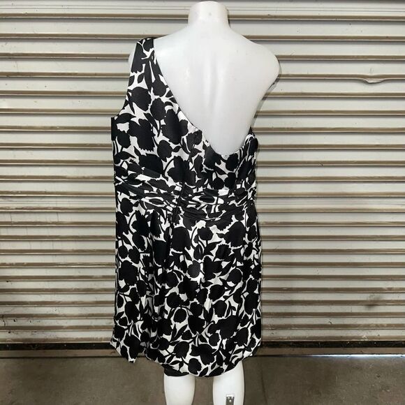 David’s Bridal cocktail black and white geometric one shoulder dress - Picture 3 of 7